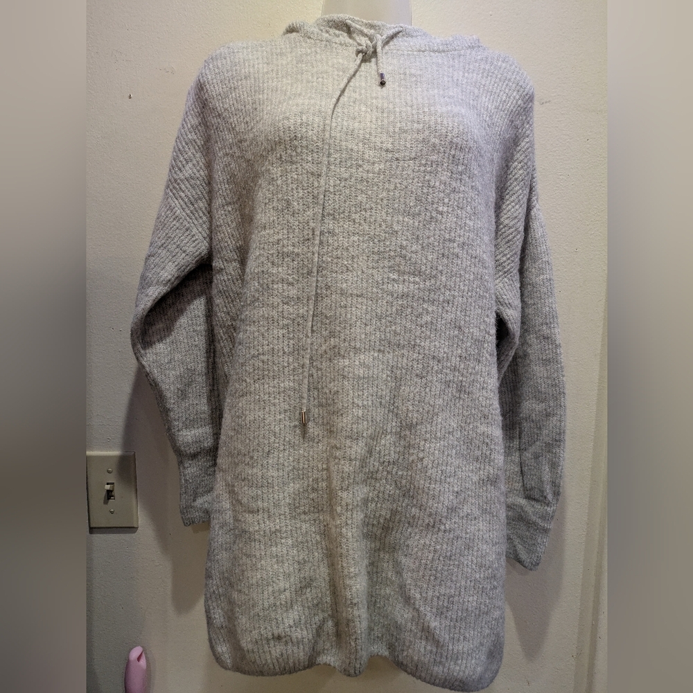 Woolen Bloom Light Gray Knit Hoodie Size Large